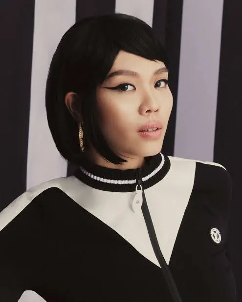 Lagpas sa Ningning ng Spotlight: Ang Taos-Pusong Pagtulong ni BINI Stacey sa Isang Batang May Kanser